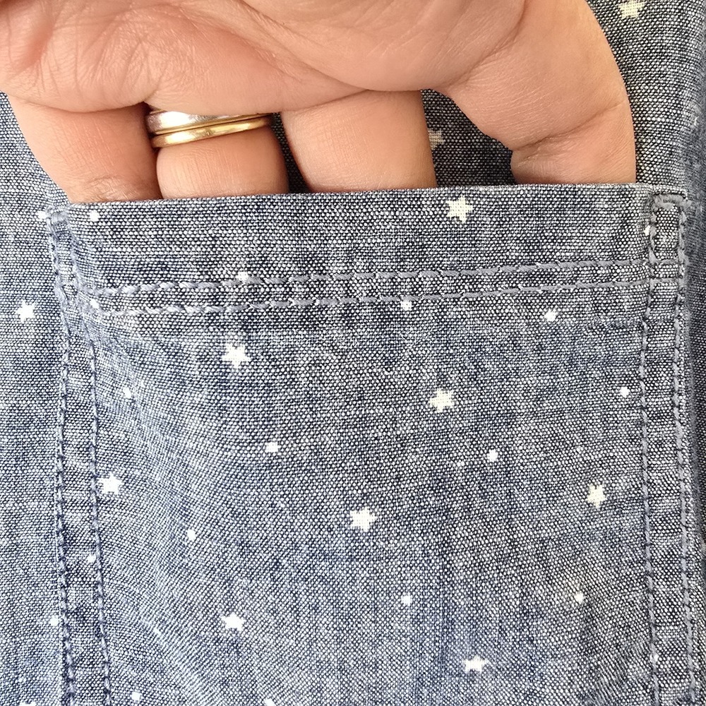 Gap Women 2XL Star Button Down Chambray Boyfriend Fit Shirt 100% Cotton Pocket - Picture 3 of 6